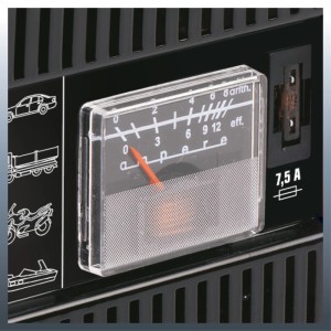 Dettaglio: Amperometro del caricabatterie Einhell CC-BC 5 per auto, indicazione a 0 ampere.