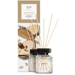 Ipuro Raumduft Essentials Cedar Wood, 200 ml, mit Duftstäbchen und Verpackung.