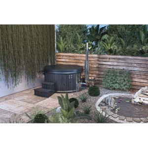 Bain nordique Finntherm Stockholm avec bois thermo, bain à remous, four et minibar dans le jardin.