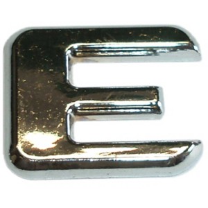 Adesivo cromato 3D lettera E, 3x3 cm, per esterni.