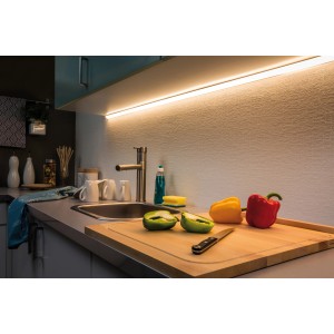 Paulmann MaxLED LED-Strip Basis-Set 3m, warmweiß, unter Küchenschrank montiert.