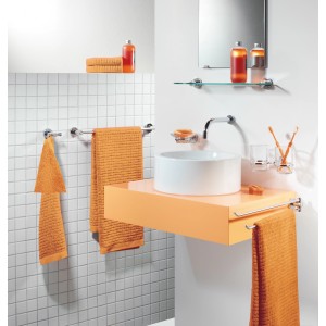 Portasciugamani Spirella Atlantic Chrome, 60 cm, con asciugamani in bagno.