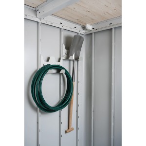 Set di 2 porta attrezzi Biohort in casetta Neo con tubo da giardino e vanga.