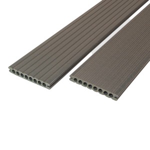 Lames de terrasse Rettenmeier WPC frêne gris, surface rainurée, profilé à chambre creuse.