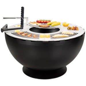Nouvel Firebowl, brasero rond en acier, noir, décoré avec des aliments grillés.