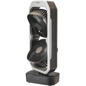 Schwarzer Bimar Akku-Ventilator VTR2 mit zwei neigbaren Lüftern, silbernem Rahmen und kabellosem Betrieb.