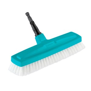 Scrubber Gardena combisystem con testa turchese e setole bianche per manici combisystem.