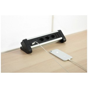 Multiprise de table Schönenberger en aluminium avec 3 prises T13, ports USB et smartphone connecté.