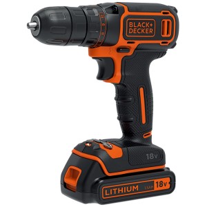 Gros plan sur la perceuse-visseuse sans fil Black+Decker BDCDC18 avec batterie 18V.