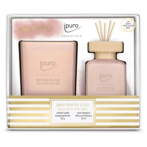 Coffret cadeau Ipuro Essentials Time for a Hug avec bougie parfumée et parfum d'ambiance rose.