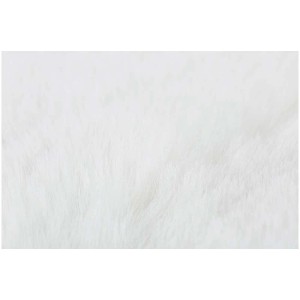 Detailaufnahme: Weißer, runder Kunstfellteppich Novara, Ø 120 cm. Weiches, flauschiges Fell.