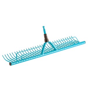 Râteau à gazon Gardena combisystem, largeur 60 cm, pour ramasser l'herbe coupée et les feuilles.