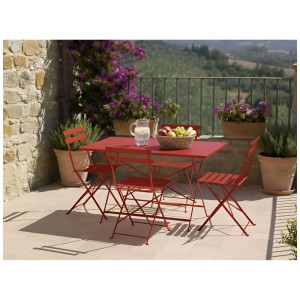 Ensemble de jardin Beliani Fiori rouge en acier pliable avec table rectangulaire et 4 chaises sur terrasse.