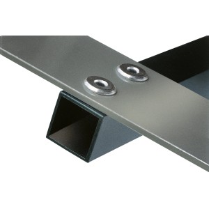 Dettaglio: rivetti ciechi LUX 3 mm con rondelle collegano parti metalliche.