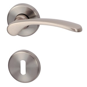Set maniglia e rosetta Alpertec Amos in acciaio inox per porte interne.