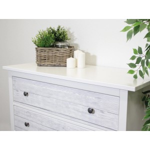 Pellicola adesiva d-c-fix Shabby Wood su comò, effetto legno, 45cm x 2m.