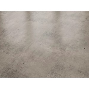 Carrelage Classen Ceramin Neo Vario Prima aspect pierre, posé comme revêtement de sol.