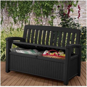 Box da giardino Keter Patio grigia, parzialmente aperta, con spazio per riporre gli utensili da giardino.