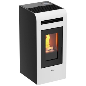 Poêle à granulés Ecofox 16C, canalisable, blanc, avec flamme dans la chambre de combustion. Poêle à granulés moderne pour une chaleur confortable.
