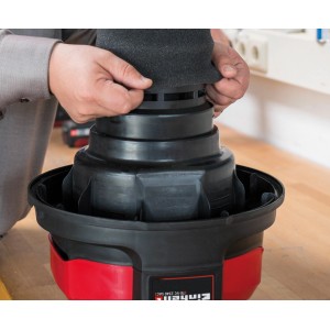 Filtro in schiuma Einhell (5 pz.) per aspirapolvere a umido/secco in uso.