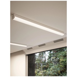 Weisse Nordlux Oakland 12 LED Feuchtraumleuchte (44W) an einer Decke montiert.