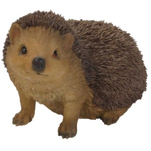 Detailreicher Deko-Igel in Braun von Vivid Arts, Gartendekoration.