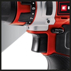 Gros plan : Visseuse sans fil Einhell TE-CD 12/1 Li, boîtier rouge, réglage du couple.