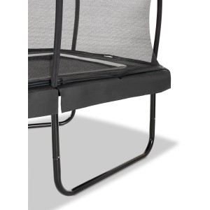 Dettaglio: Trampolino da giardino nero EXIT Allure Premium, focus su telaio, protezione e rete di sicurezza.