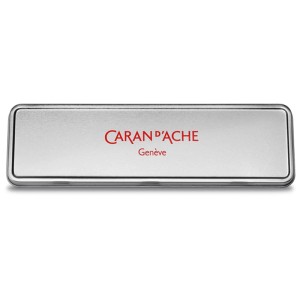 Leere, graue Caran d'Ache Metalletui-Verpackung für Malzubehör.