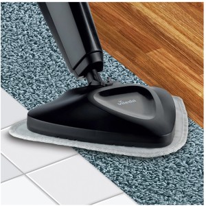 Nettoyeur vapeur Vileda Steam Plus en action sur carrelage, moquette et parquet.