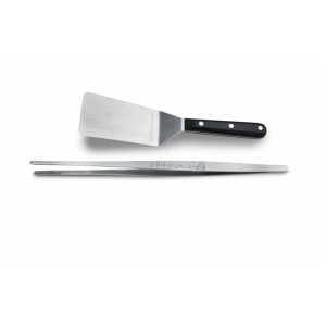 Set utensili Plancha Outdoorchef, 2 pezzi: spatola e pinze in acciaio inox per grigliare con precisione.