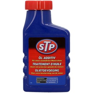 STP Oil Additive 300ml en flacon bleu avec bouchon rouge pour une meilleure protection du moteur.