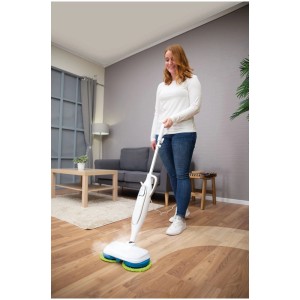 Femme utilisant un nettoyeur vapeur Steam Twister sur un plancher en bois. Le nettoyeur a une tête rotative.