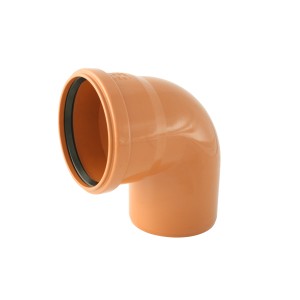 Coude de tuyau d'égout Marley 87,5 degrés DN 125 en plastique orange.