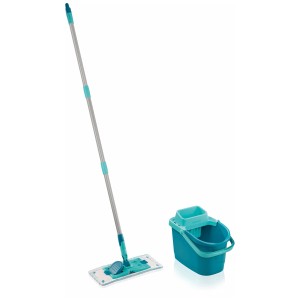 Set pulizia Leifheit Power Clean con mocio, secchio e strizzatore in turchese e grigio.