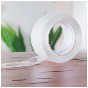 Rouleau de Fantastic Tape, ruban adhésif double face transparent pour intérieur et extérieur.