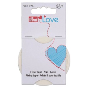 Nastro adesivo Prym Love, trasparente, 6 mm x 9 m, su una scheda. Ideale per fissare tessuti durante il cucito.