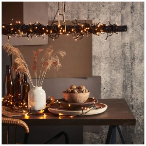 Catena luminosa LED Star Trading con 540 LED dorati per decorazioni esterne suggestive.