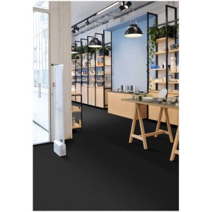 Revêtement de sol CV noir Dots à motif à picots posé dans une pièce.