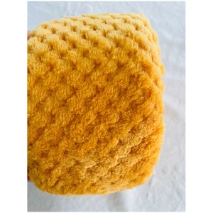 Coperta gialla Neusser Collection Vivian (150x200 cm). Superficie morbida con motivo a nido d'ape.