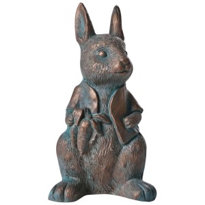Beliani Gartenfigur Tondon: braunes Kaninchen aus Magnesiumoxid mit grüner Patina, hält Karotten, rustikal.