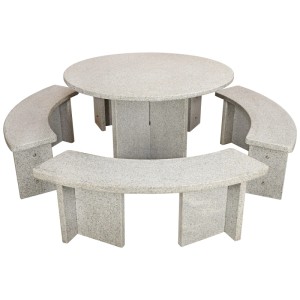 Ensemble de meubles de jardin Nouvel Gandria en granit gris avec table ronde et bancs incurvés.