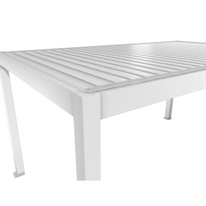 Detailansicht der weißen Biohort Pergola 5x3m mit Lamellendach. Terrassenüberdachung.