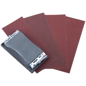 Set levigatrice manuale Wolfcraft, 41 pezzi con carta vetrata di varie grane.