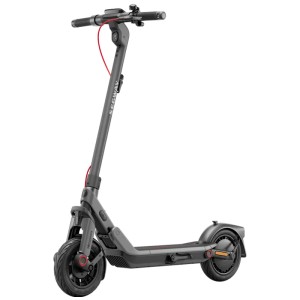 Trottinette électrique Segway Ninebot E3 Pro D noire, idéale pour la ville. Compacte et pliable.