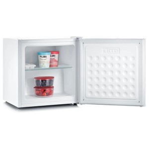 Congelatore Severin GB8886 bianco aperto con alimenti su ripiano in vetro.