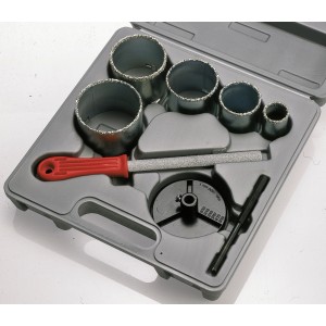 Jeu de scies cloches LUX, 8 pièces, avec scies (33-83mm), plateau de montage, foret de centrage et lime en carbure dans une mallette.
