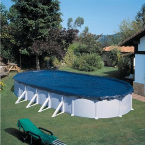 Bâche d'hiver pour piscine ovale (820x460 cm) protège contre la saleté et la prolifération des algues.