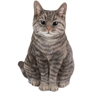 Sitzende Tabby Katze von Vivid Arts, 29,5x24,5x20cm, Gartendeko für Tierfreunde.