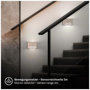 Applique murale LED rechargeable beige Briloner Chet avec détecteur de mouvement sur mur d'escalier.